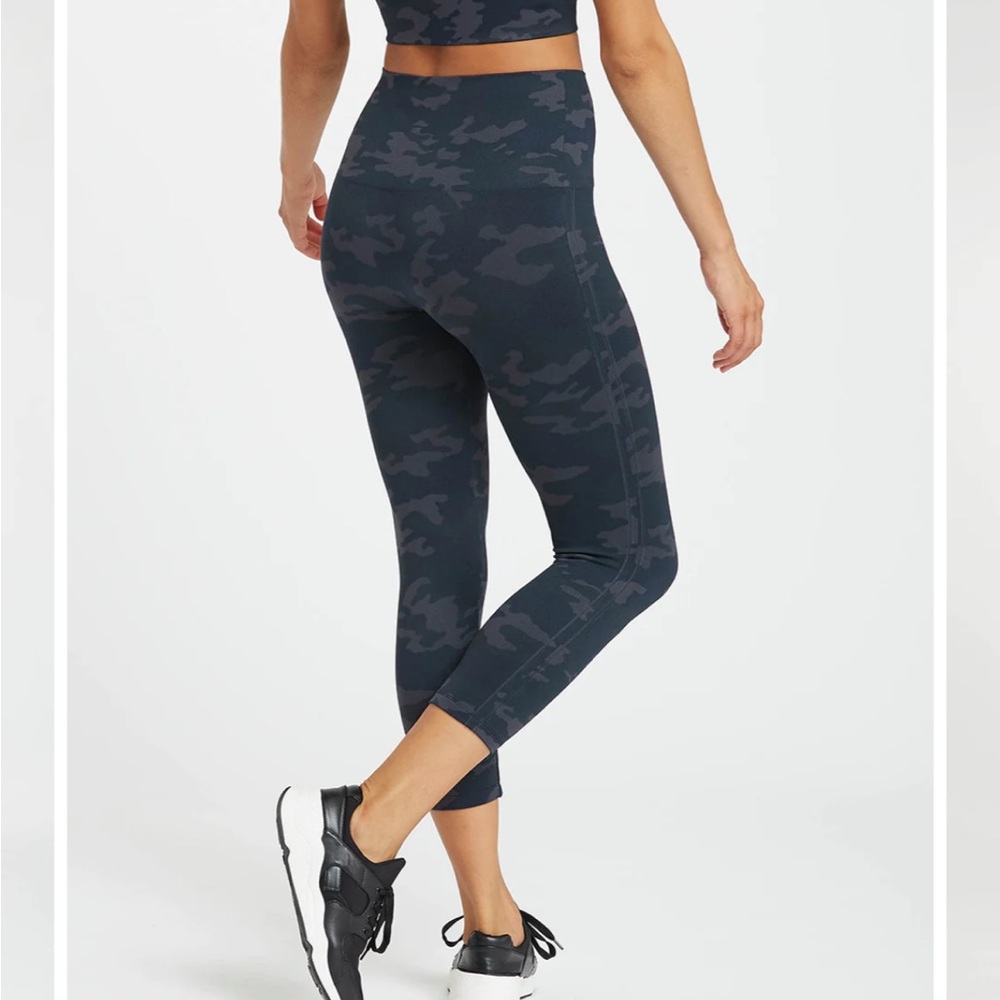 Spanx Look At Me Now Cropped Leggings
